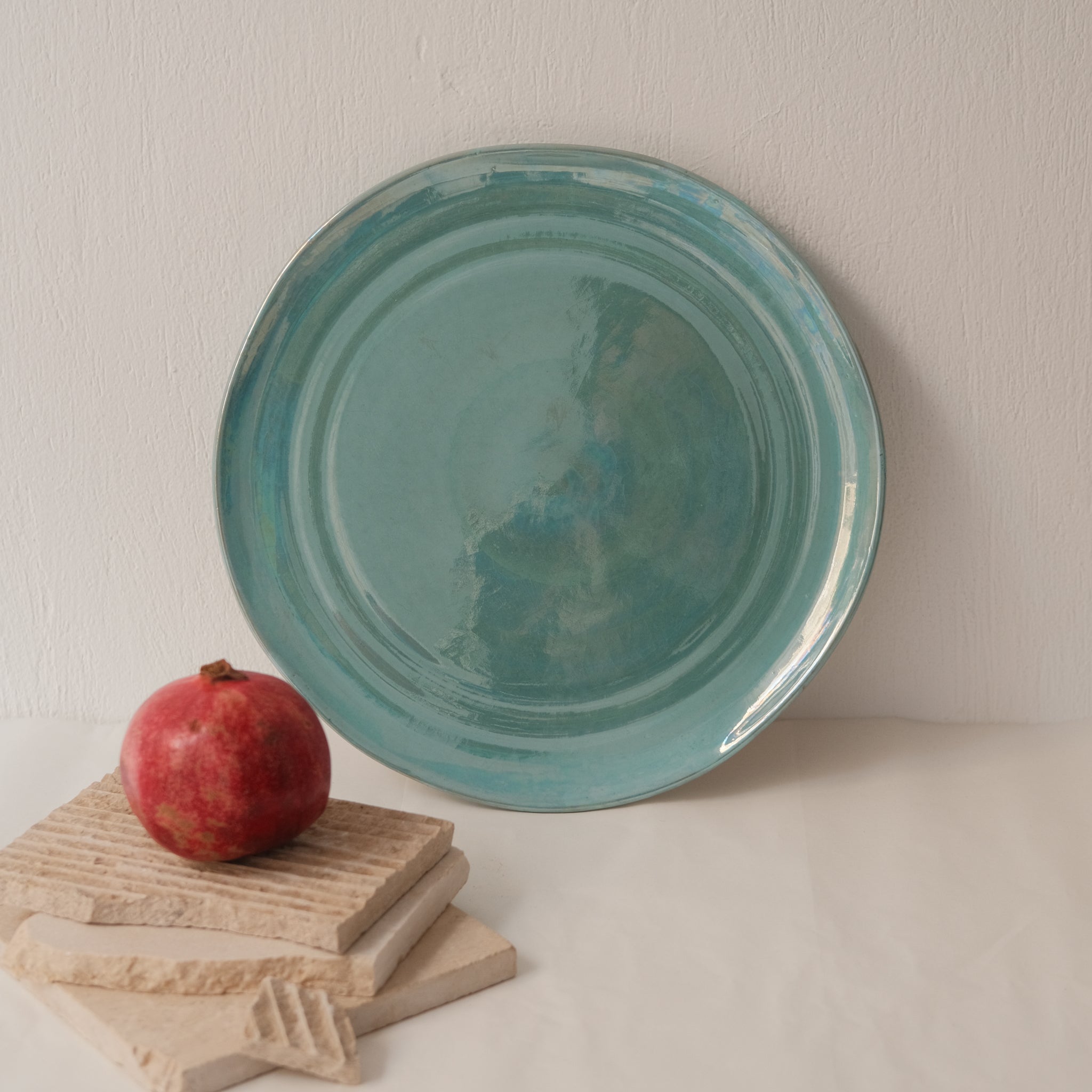 Round waves serving plate